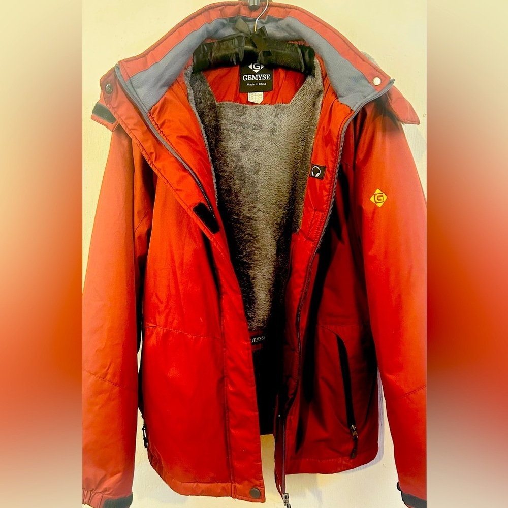 Gemyse Ski Snow Jacket, waterproof, with removable hood. Size XL - $55